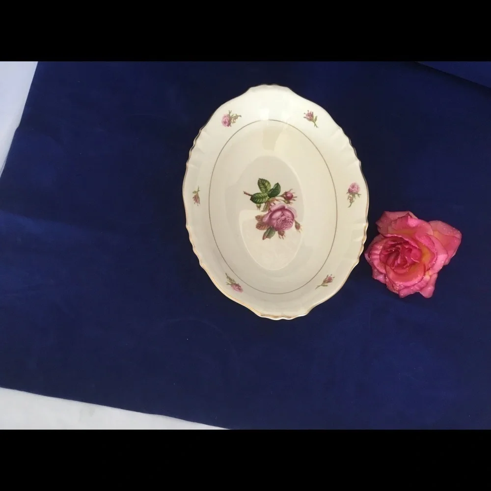 Vintage OVAL VEGETABLE DISH‎